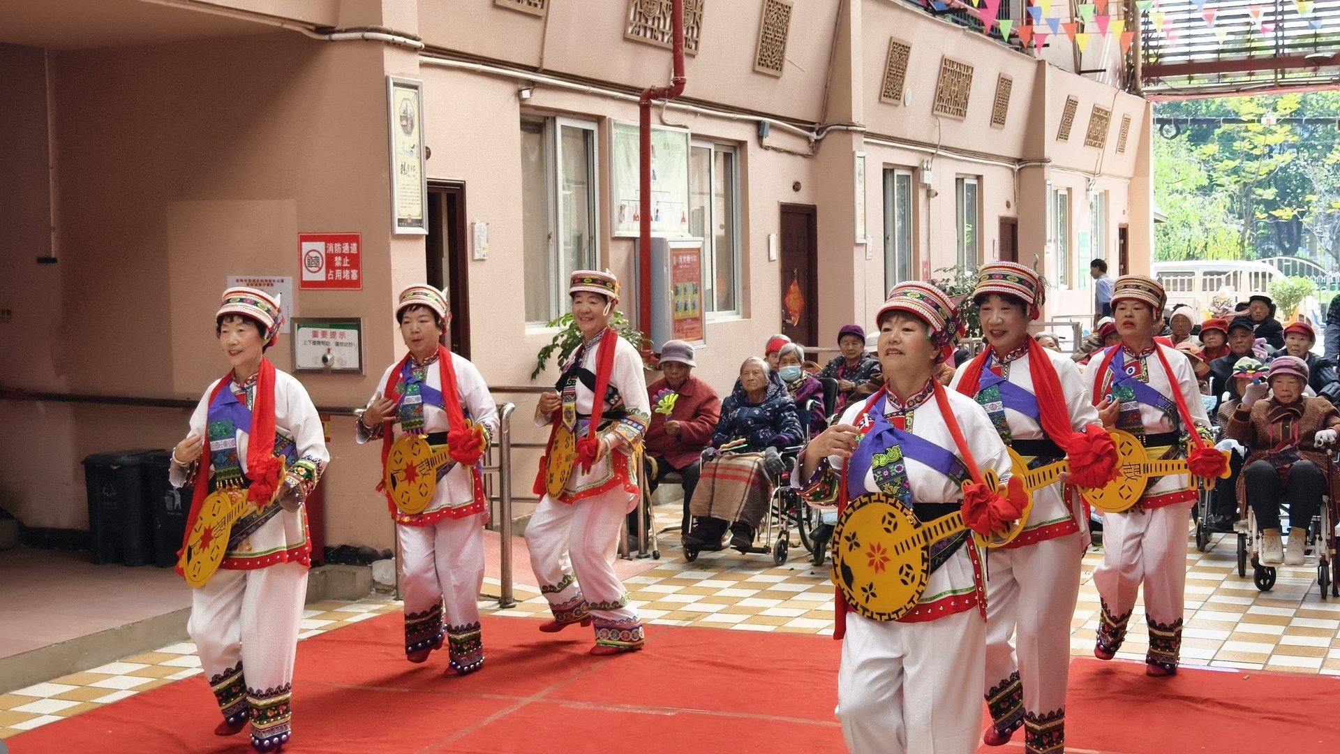春风一吹彩旗飘，柏寿爷爷奶奶们的3月&ldquo;专属文艺汇演&rdquo;
